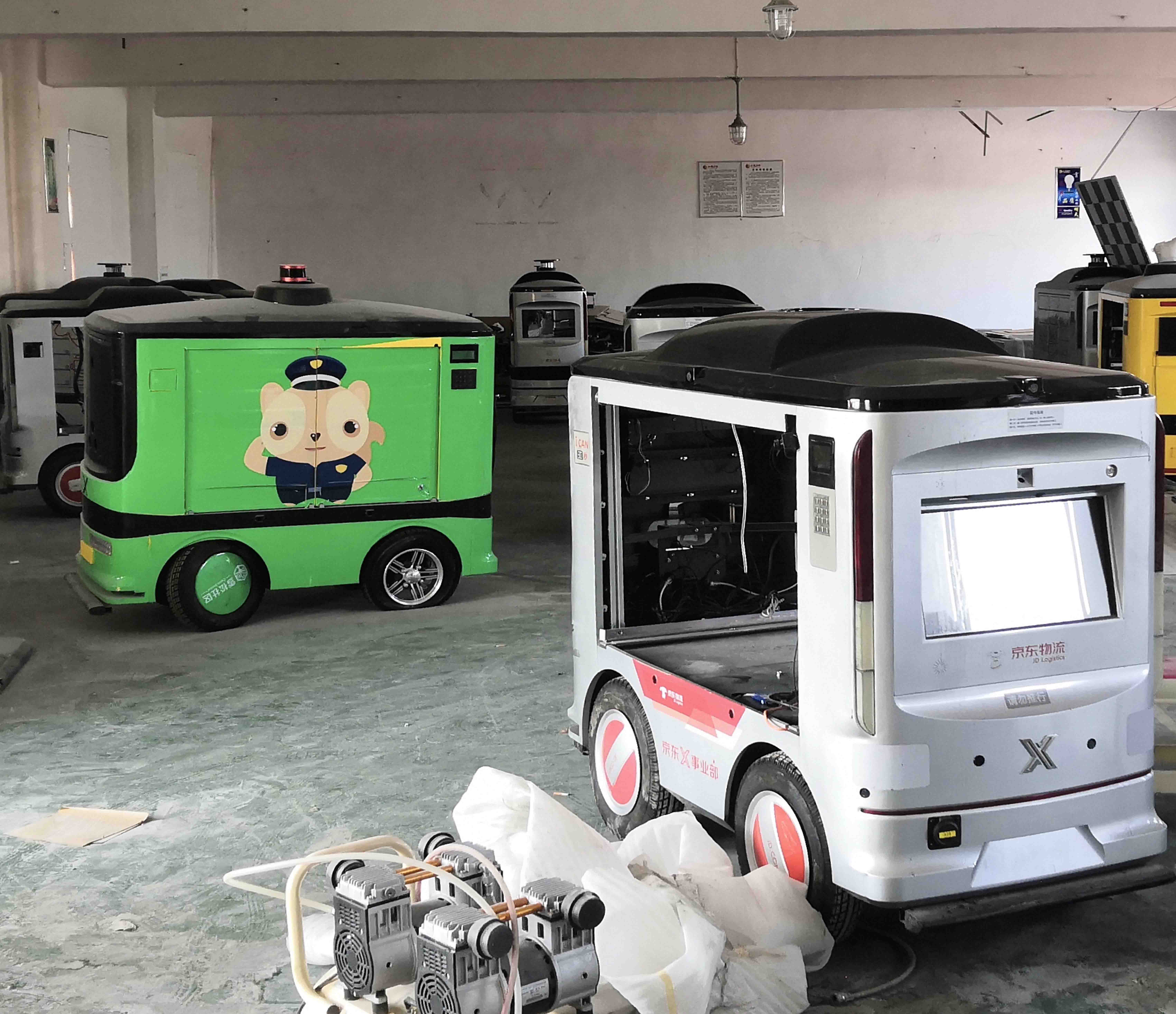無人物流車（玻璃鋼外殼）