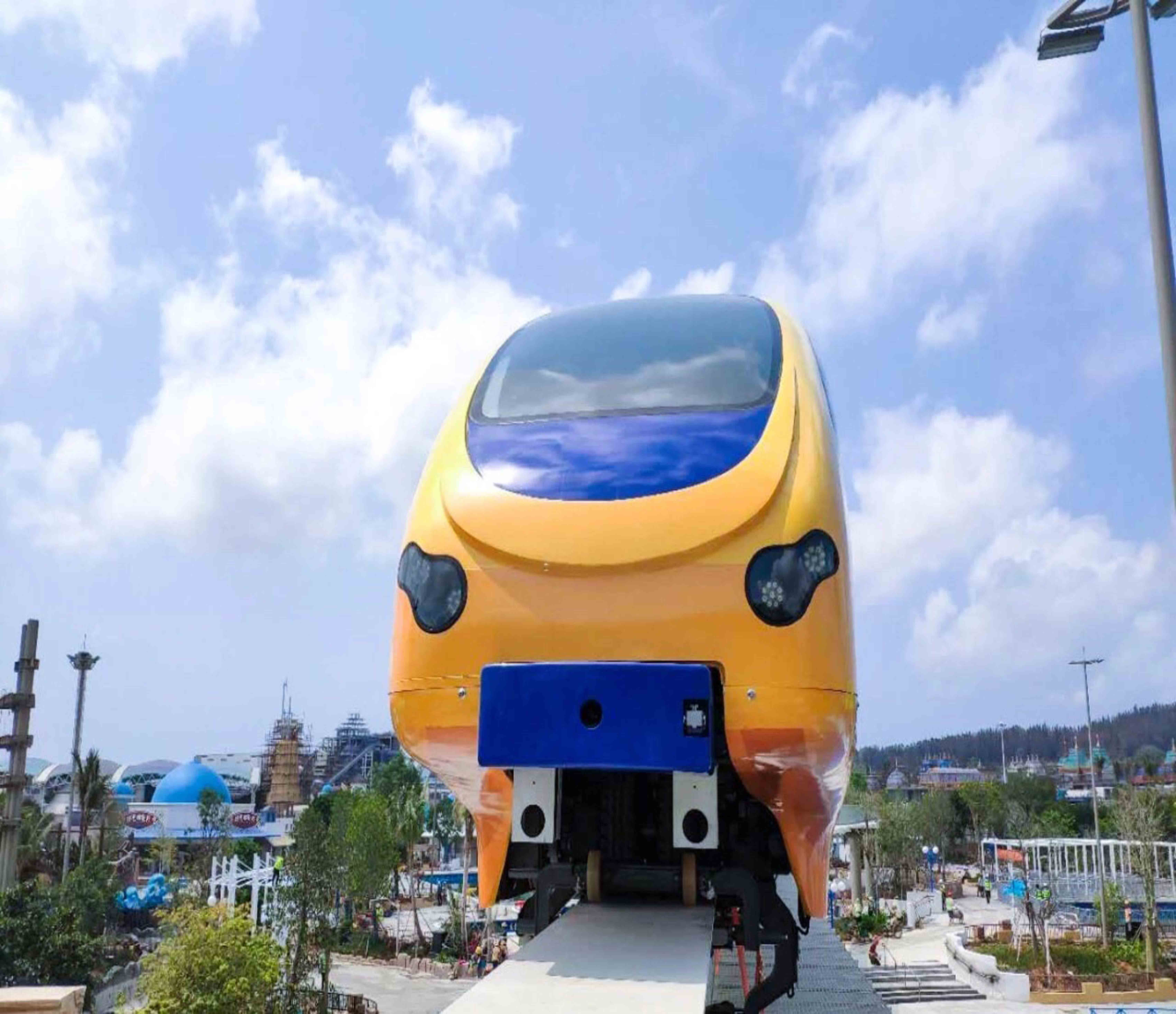 玻璃鋼軌道交通火車頭